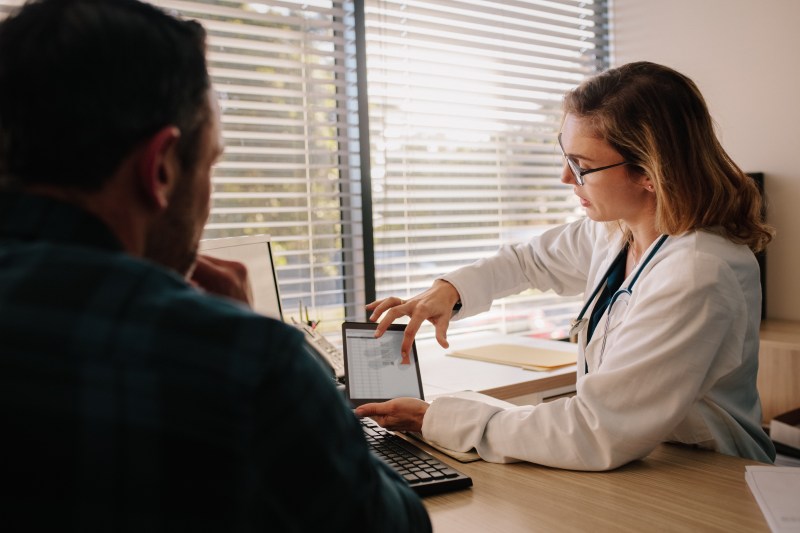 Nutritionist showing results to a patient